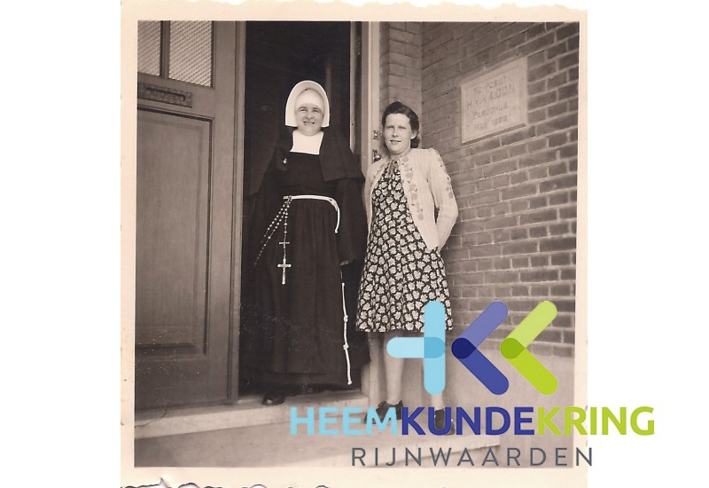 Hoofdingang Johannastichting Lobith rechts An Pastoor Coll. HKR F000001